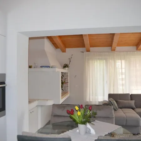 House By The Sea, Julija Apartman *