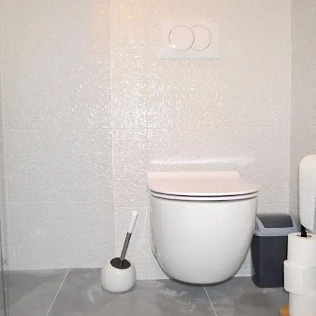 House By The Sea, Julija Apartman